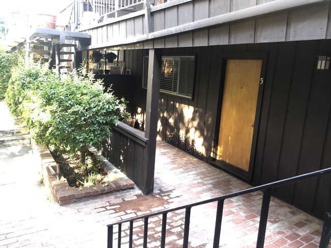 Foto del edificio - 2096 Ascot Dr