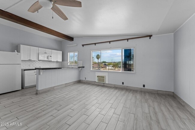 Building Photo - 692 W Wickenburg Way