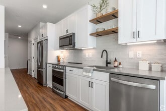 Building Photo - Fifth x Northwest