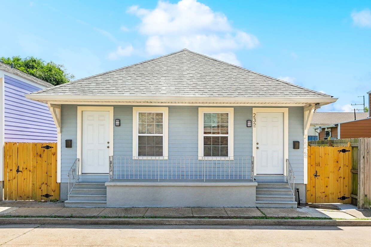 Primary Photo - 2322 St Andrew St