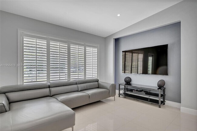 Foto del edificio - 8015 SW 136th St