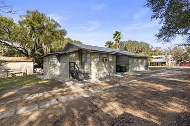 Foto del edificio - Charming 3-Bedroom Home in Historic Eustis!