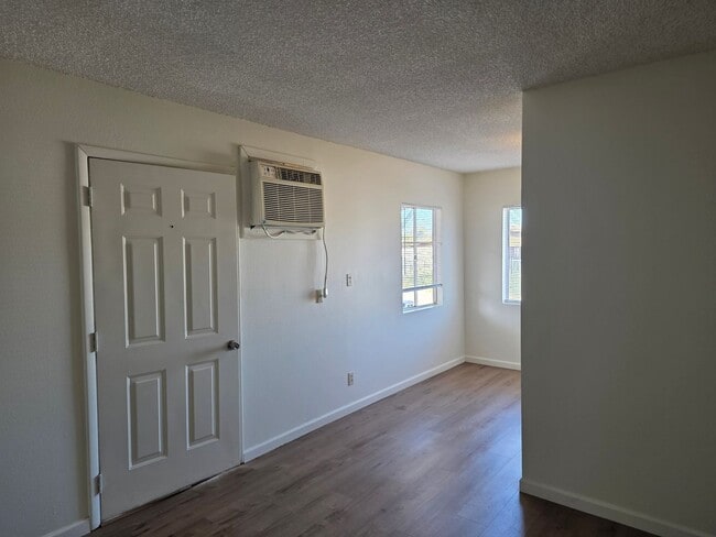 Building Photo - 211 Palm Ave