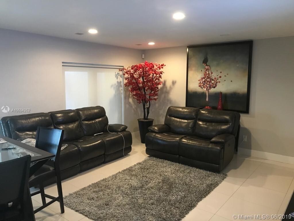 Primary Photo - 7449 Twin Sabal Dr