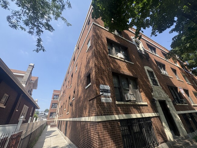 Building Photo - 3316-3322 W 67th St