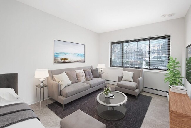 STUD Living Area - 455 W. Wellington