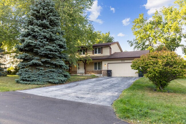 Building Photo - 3282 N Elmwood Dr