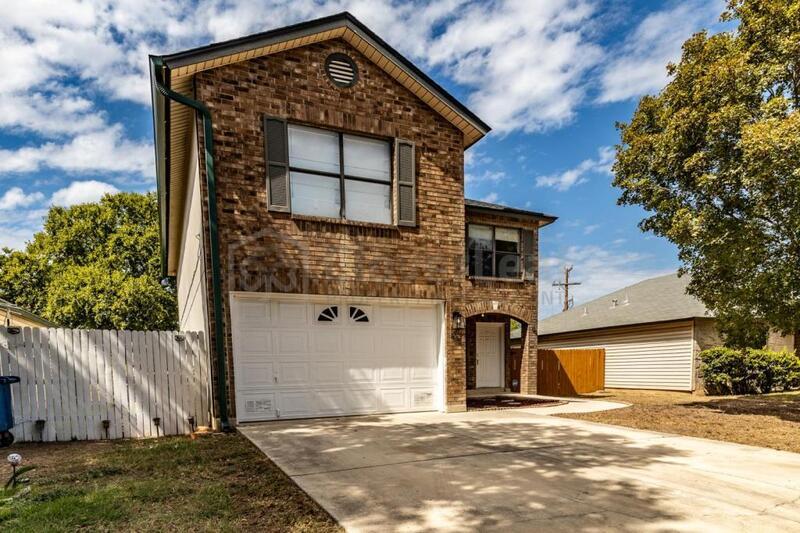 Foto principal - 8019 Hilltop Crest