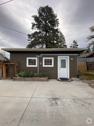 Building Photo - 716 NE Quimby Ave