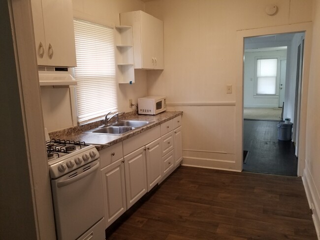 Kitchen - 3229 Argonne Ave