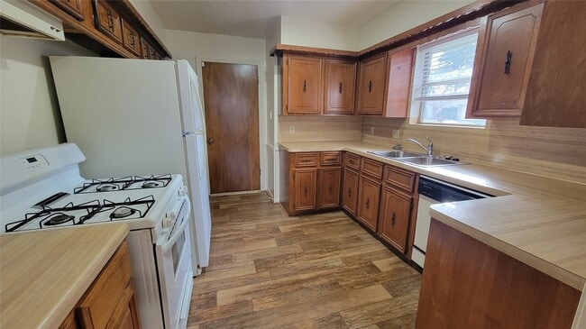 Building Photo - 1701 Rebecca Ln