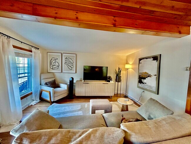 Foto del edificio - 521 Sullivan Way