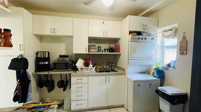 Foto del edificio - 3 br, 2 bath House - 1225 Marseille Dr Apt 14