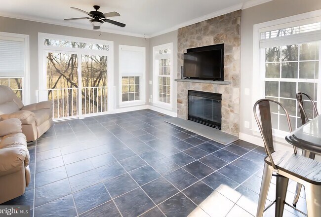 Building Photo - 41539 Southpaw Pl