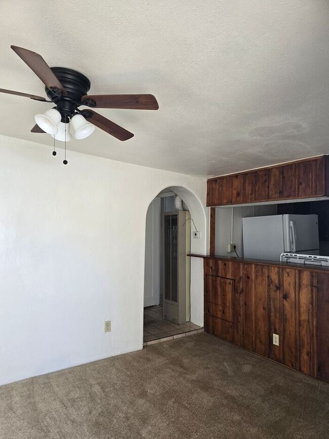 Foto del edificio - One Bedroom Central!