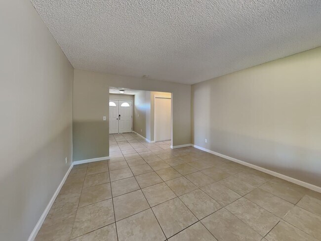 Building Photo - 38 Huntington Cir