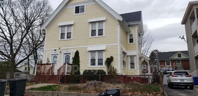 Building Photo - 32 Baxter St