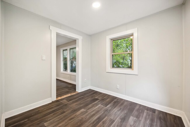 Building Photo - 3204 1/2 Lyons Ave - 3105 Dittman Ct