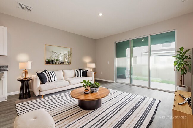 Foto del edificio - 2893 Peony Pr Ln