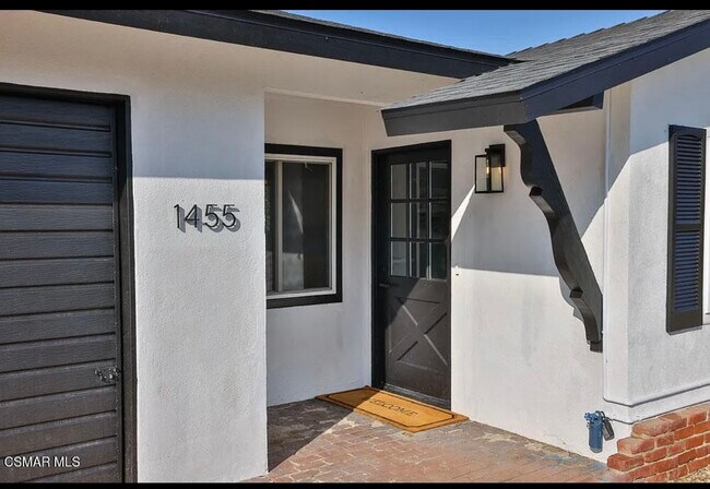 Building Photo - 1455 Calle Tulipan