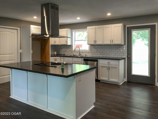 Building Photo - 1207 Craig Dr