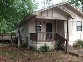 Building Photo - 3221 Longcoy St