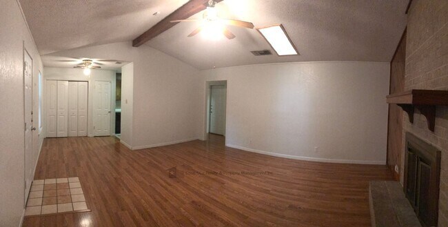Foto del edificio - 1803 Fairway Dr