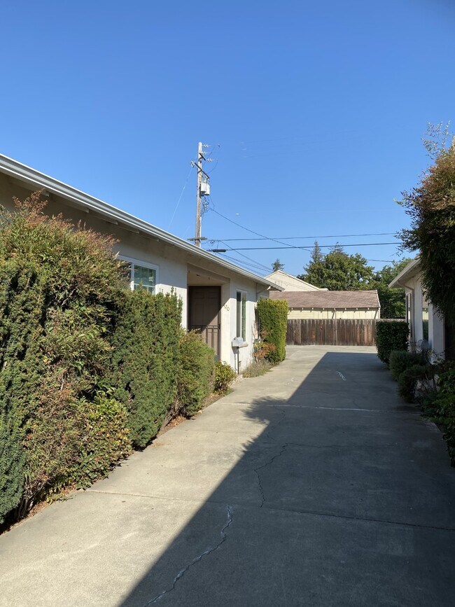 Building Photo - 420 S Frances St