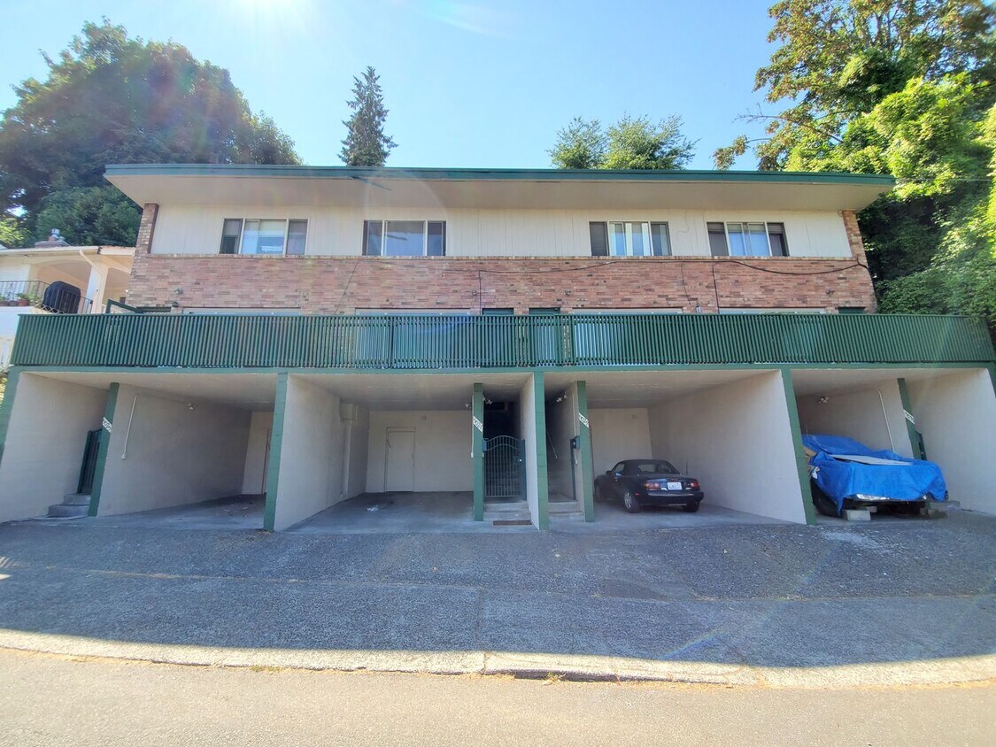 Primary Photo - Charming 2BR/1BA Townhome with Covered Par...
