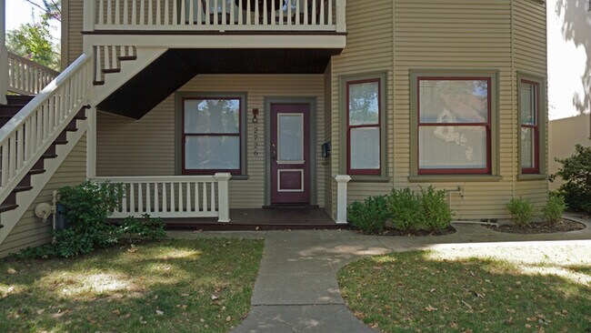 Building Photo - Very Nice 2/2 in Midtown Sacramento!