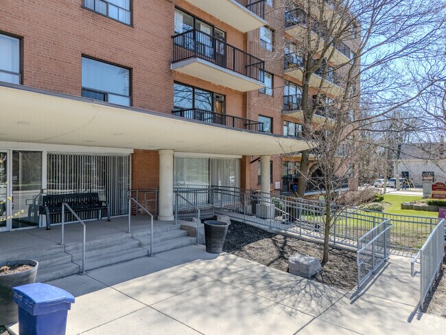 Building Photo - Ridout Towers