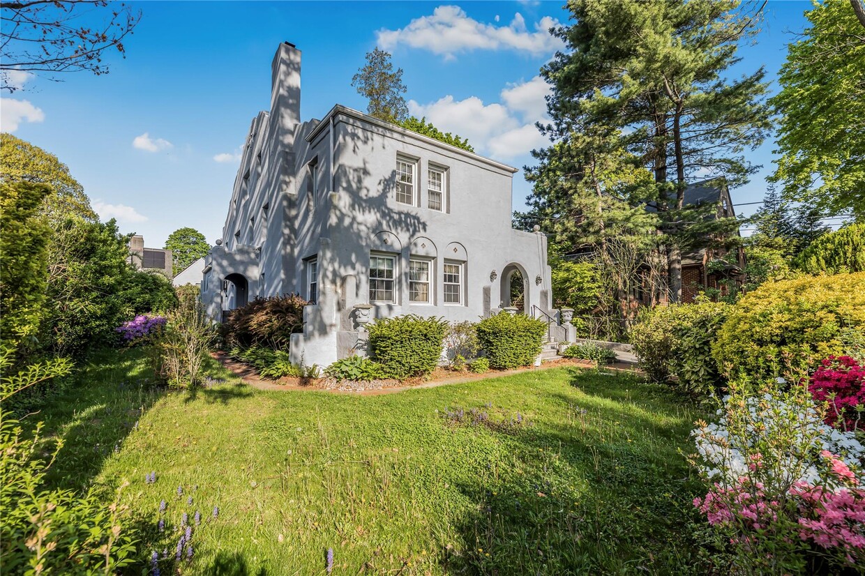 Foto principal - 158 Old Mamaroneck Rd