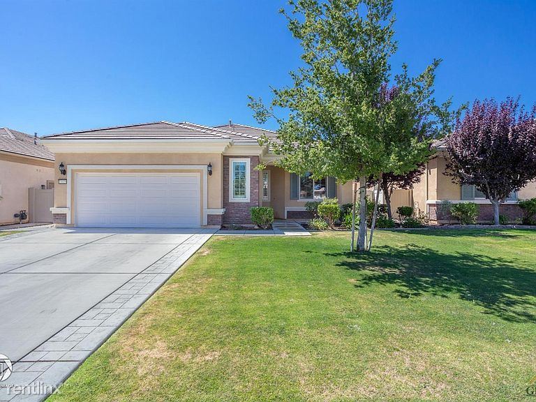 Foto principal - 13329 Sterling Heights Dr