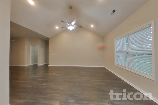 Building Photo - 741 Mitscher Dr