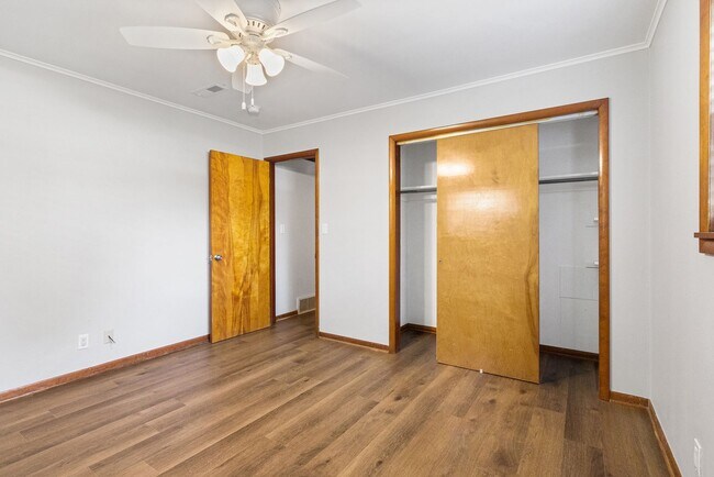 Building Photo - Young Street Duplex