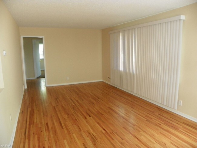 Foto del edificio - 11301 Crooked Lake Blvd