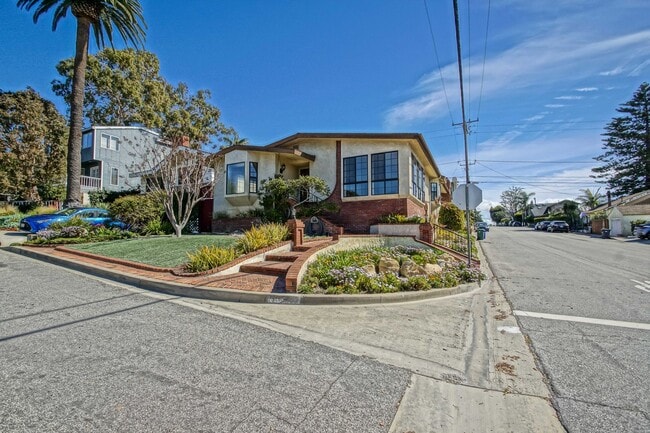 VERY BRIGHT & AIRY, 2050 SQ FT HOME W/ TON... - VERY BRIGHT & AIRY, 2050 SQ FT HOME W/ TON...