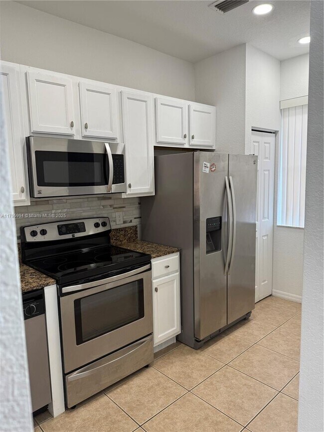 Building Photo - 1820 SW 89th Ter