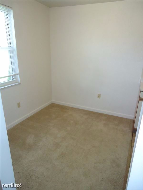 Building Photo - 2 br, 1 bath Townhome - 731 Hemlock Square