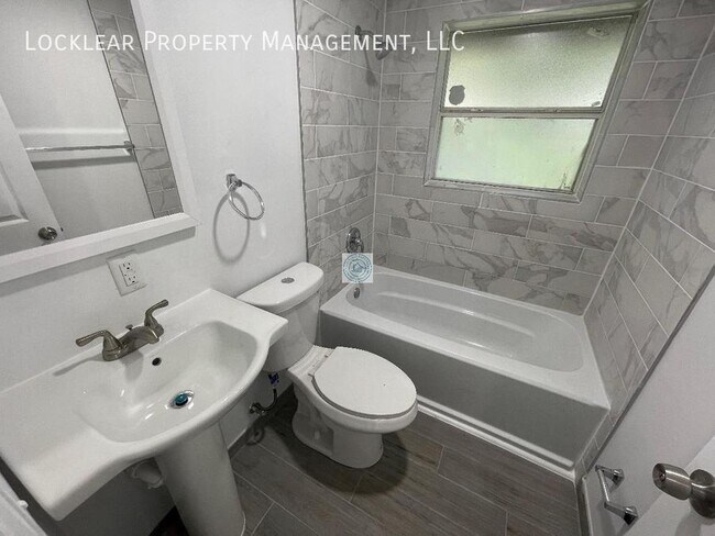 Building Photo - Recently Renovated Duplex