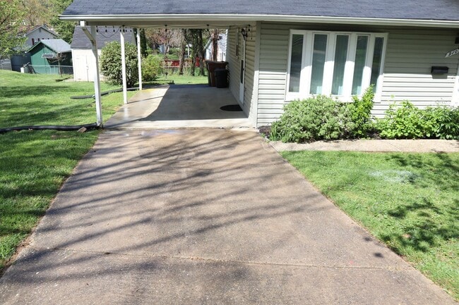 Building Photo - Fantastic 4 level home in Rockville,3br/3b...