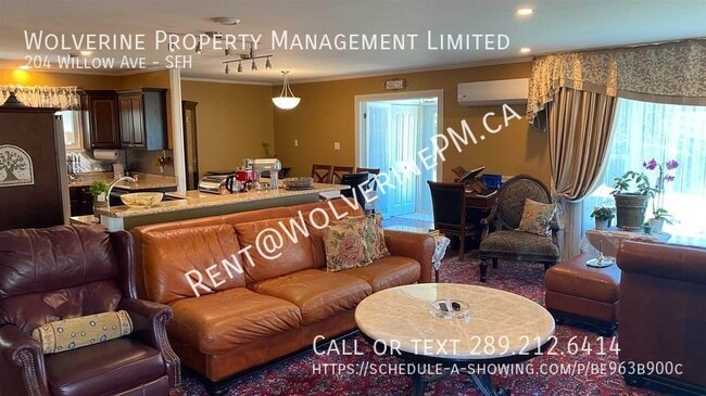 Photo du bâtiment - A beautiful home at the top of the hill, across the river from downtown