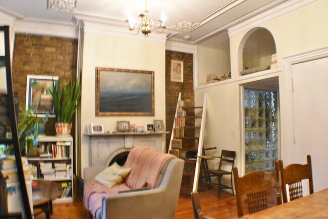 Foto del edificio - 12 E Springfield St