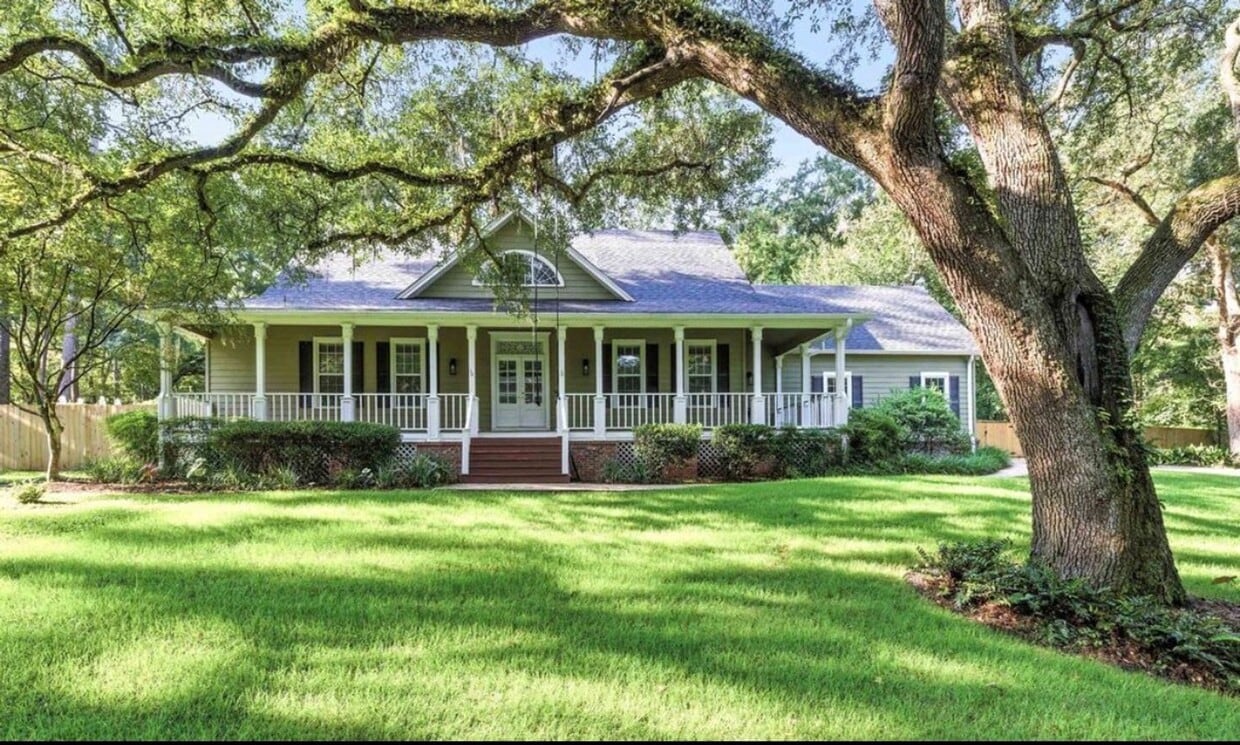 Foto principal - The Perfect Tallahassee 4 BR Family Home with Pool, Porch & Privacy