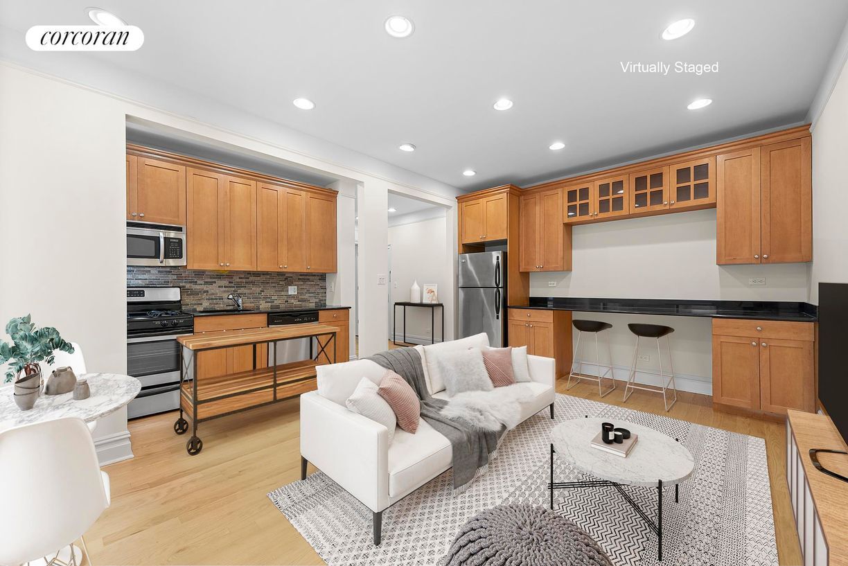 Foto principal - 668 Riverside Dr