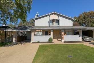 Building Photo - 2625 Santiago Cir