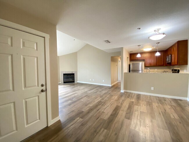 Foto del edificio - 2 Bed/2 Bath Condo - Owner Pays Water, Sew...