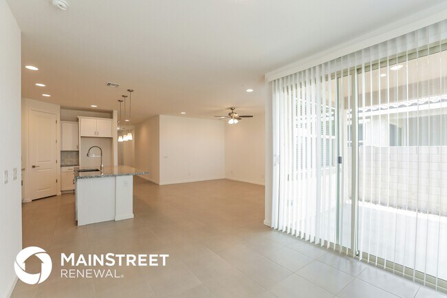 Building Photo - 10916 S 55th Ln