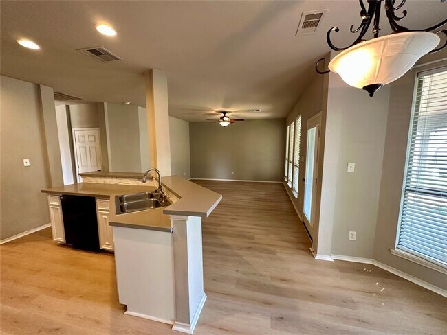 Building Photo - 6035 Lynwood Banks Ln