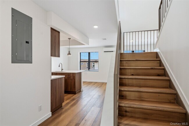 Foto del edificio - 62-45 60th Pl